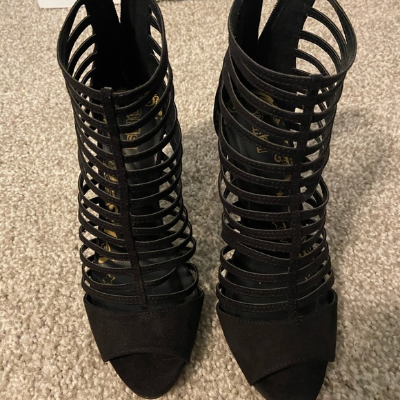 NEVER WORN Trash black high heels size 7.5 - Picture 2 of 7